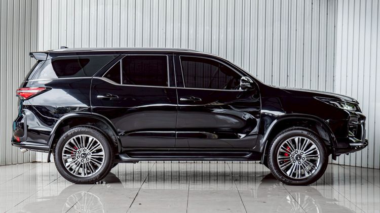 Toyota Fortuner 2024 2.8 GR Sport Black Top 4WD Utility-car ดีเซล ไม่ติดแก๊ส เกียร์อัตโนมัติ ดำ รูปที่ 3
