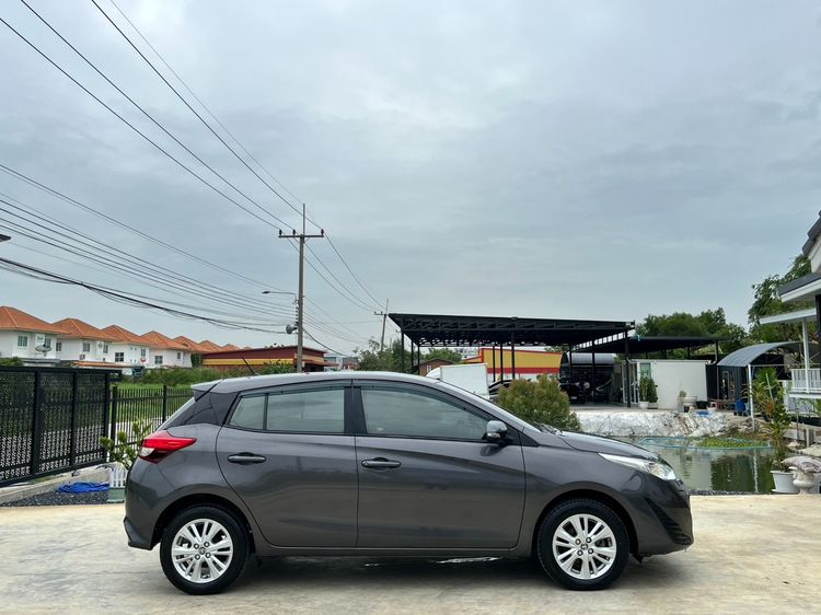 Toyota Yaris 2018 1.2 E Sedan เบนซิน ไม่ติดแก๊ส เกียร์อัตโนมัติ เทา รูปที่ 4