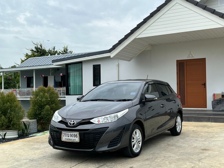 Toyota Yaris ATIV 2019 1.2 E Sedan เบนซิน ไม่ติดแก๊ส เกียร์อัตโนมัติ เทา