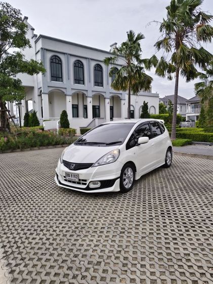 Honda Jazz 2011 1.5 V i-VTEC Sedan เบนซิน ไม่ติดแก๊ส เกียร์อัตโนมัติ ขาว