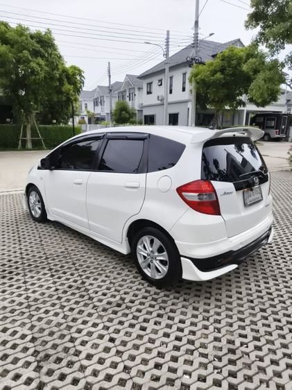 Honda Jazz 2011 1.5 V i-VTEC Sedan เบนซิน ไม่ติดแก๊ส เกียร์อัตโนมัติ ขาว รูปที่ 4