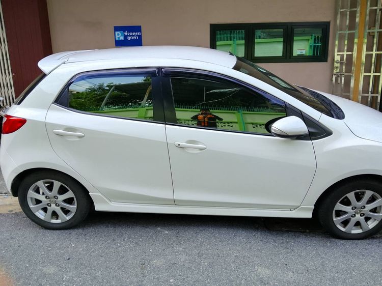 Mazda Mazda 2 2013 1.3 Sports Sedan เบนซิน เกียร์อัตโนมัติ ขาว รูปที่ 4