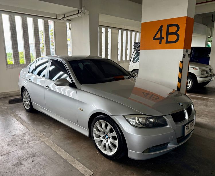 รถ BMW Series 3 320i สี เทา