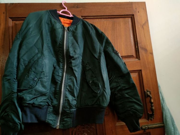 ขายเสื้อเจคเกตไฟท์อัลฟ้าไซร์xlสีนำเงินไม่ขาดไม่ปะสีเข้มสวย รูปที่ 2