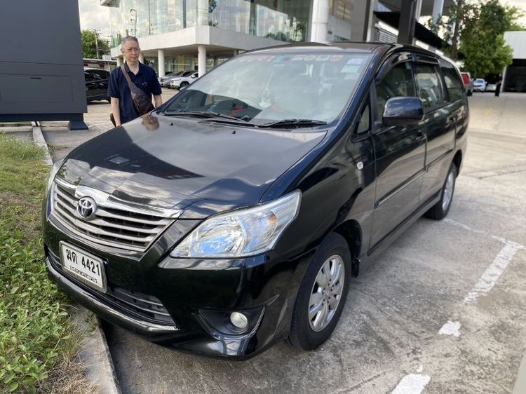 รถ Toyota Innova 2.0 G สี ดำ