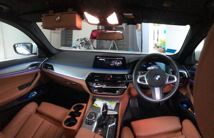 BMW Series 5 2019 530e Sedan ปลั๊กอินไฮบริด (PHEV) เกียร์อัตโนมัติ ขาว รูปที่ 4