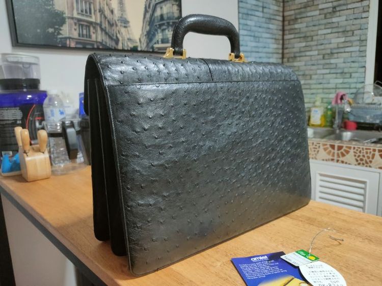งานระดับ Masterpiece กระเป๋าเอกสารนักธุรกิจ/ผู้บริหาร หนังนกกระจอกเทศแท้ 100%(Genuine Ostrich Leather Briefcase) ล็อกหรู amiet Swiss Made 💼✨ รูปที่ 4