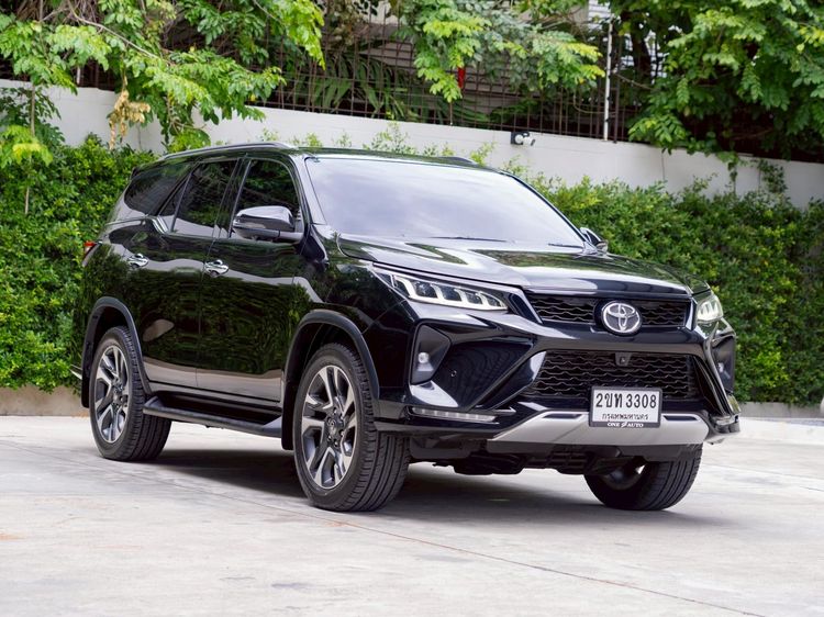 รถ Toyota Fortuner 2.4 Legender 4WD สี ดำ