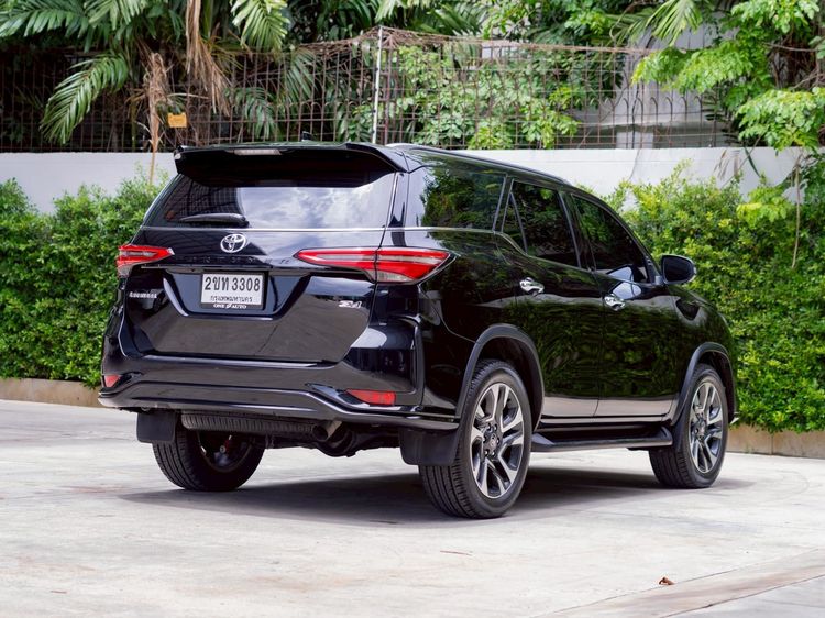 Toyota Fortuner 2021 2.4 Legender 4WD Utility-car ดีเซล ไม่ติดแก๊ส เกียร์อัตโนมัติ ดำ รูปที่ 4