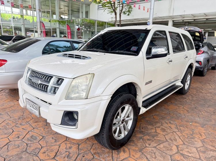 รถ Isuzu MU-7 3.0 Choiz สี ขาว