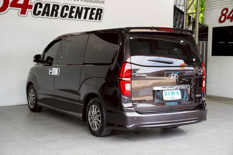 Hyundai H-1  2018 2.5 Deluxe Van ดีเซล ไม่ติดแก๊ส เกียร์อัตโนมัติ น้ำตาล รูปที่ 4