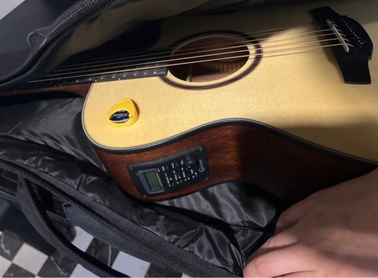 Guitar รูปที่ 3