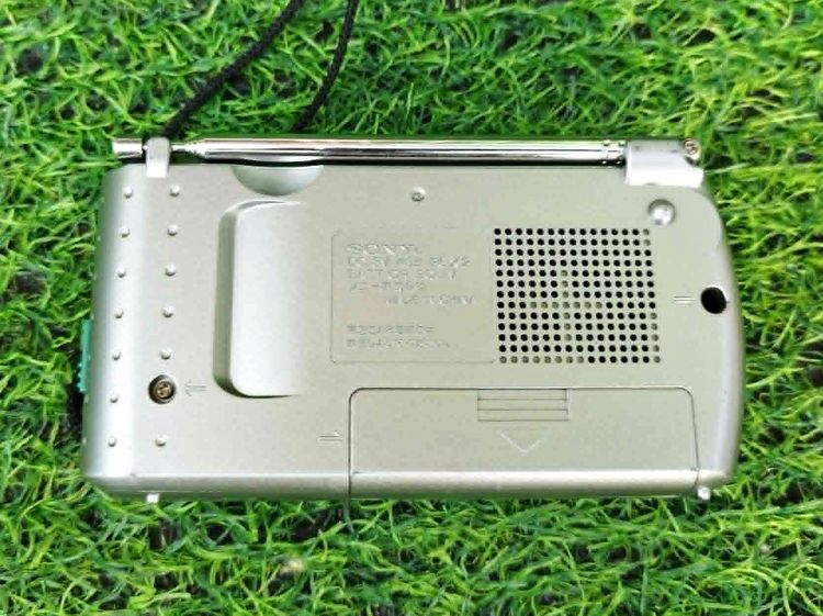 วิทยุ Sony ICF-8 เป็นวิทยุพกพา AM - FM ขนาดกะทัดรัด ดีไซน์คลาสสิก มีความทนทานและคุณภาพเสียง มือสอง รูปที่ 4