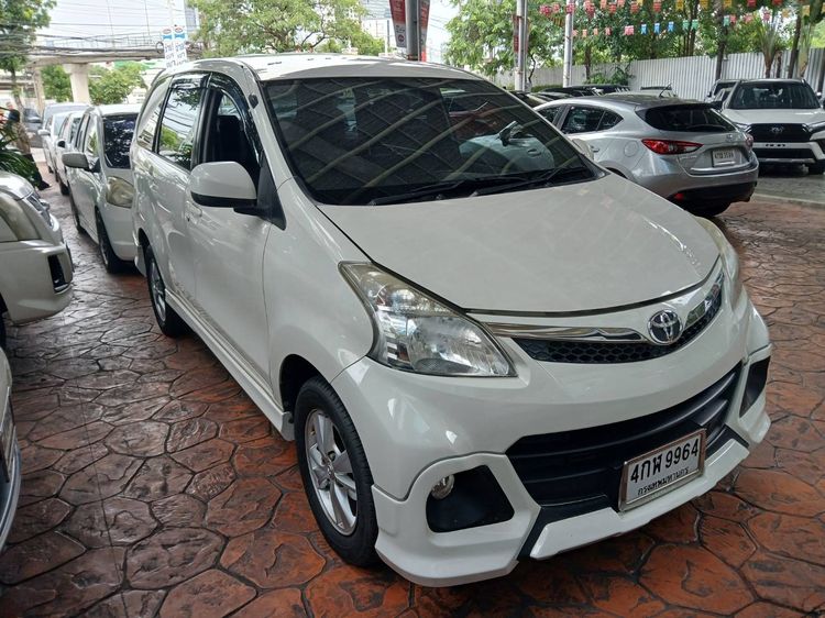 รถ Toyota Avanza 1.5 S Touring สี ขาว