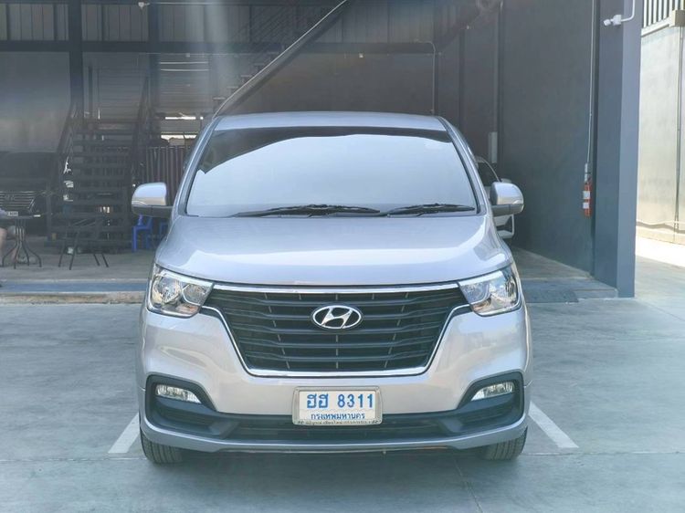 Hyundai H-1  2019 2.5 Elite Van ดีเซล ไม่ติดแก๊ส เกียร์อัตโนมัติ บรอนซ์เงิน