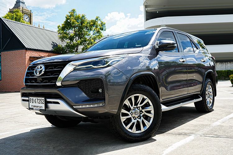 Toyota Fortuner 2020 2.4 V Utility-car ดีเซล เกียร์อัตโนมัติ เทา