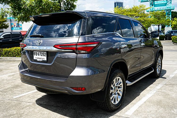 Toyota Fortuner 2020 2.4 V Utility-car ดีเซล เกียร์อัตโนมัติ เทา รูปที่ 3