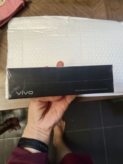 Vivo V50 สีแดงเครื่องศูนย์ไทยไม่แกะกล่องอยู่ในซีล รูปที่ 2