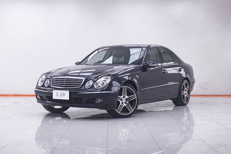 รถ Mercedes-Benz E-Class E220 CDI สี น้ำเงิน