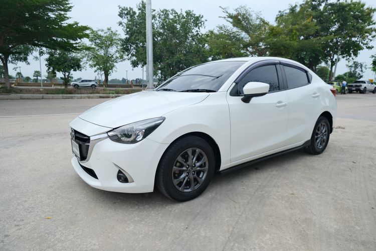 Mazda Mazda 2 2017 1.3 High Plus Sedan เบนซิน ไม่ติดแก๊ส เกียร์อัตโนมัติ ขาว รูปที่ 3