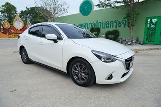MAZDA 2 HighPlus สีขาวมุก เบาะหนังสีดำ เกียร์ออโต้ ปี 2017