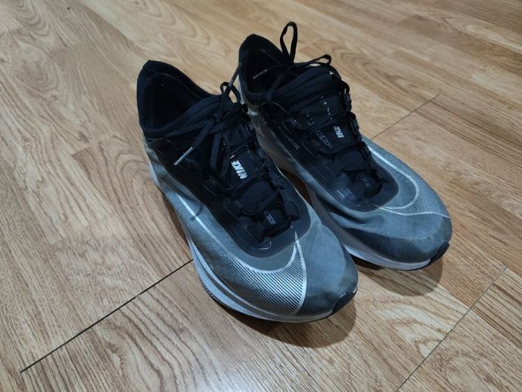 รองเท้าผ้าใบ ผ้า UK 9 | EU 43 1/3 | US 9.5 ฟ้า รองเท้าวิ่ง Nike Zoom Fly 3 (ไซส์ 9.5 US / 27.5 CM) สภาพดี โฟมแน่น แผ่นคาร์บอนยังเด้ง