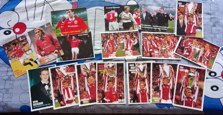 โปสการ์ดนักเตะ manchester united 17 ใบ อายุกว่า 20 ปี ขาย 170 บาท บวกค่าส่งลงทะเบียน 40 บาท