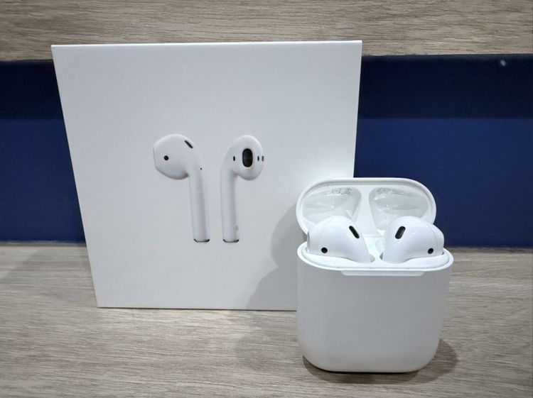 Apple หูฟังไร้สาย AirPods Gen2 พร้อมเคสชาร์จ สีขาว มือสอง