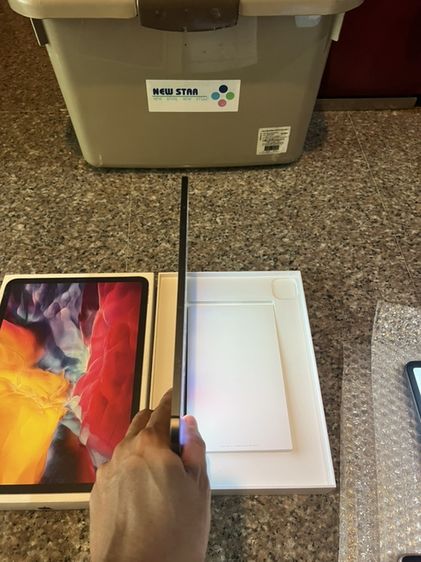 ขายiPadPro11นิ้วสีดำและสีขาว256กิ๊กWifi Celluer ใส่ซิมได้มีกล่องใช้งานดีถูกมากๆ รูปที่ 5