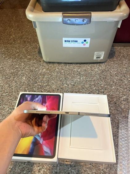 ขายiPadPro11นิ้วสีดำและสีขาว256กิ๊กWifi Celluer ใส่ซิมได้มีกล่องใช้งานดีถูกมากๆ รูปที่ 4