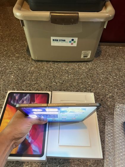 ขายiPadPro11นิ้วสีดำและสีขาว256กิ๊กWifi Celluer ใส่ซิมได้มีกล่องใช้งานดีถูกมากๆ รูปที่ 3