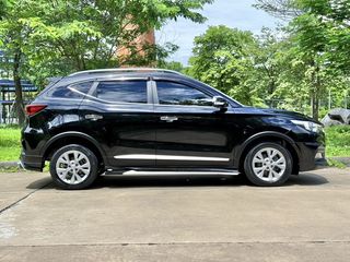 ฟรีดาวน์ MG ZS 1.5D สีดำ ปี2562(จดทะเบียน2019) มือเดียวออกศูนย์MG เชียงใหม่ เช็คระยะศูนย์ตลอด รถสวยเดิม Daylight LED จอดิจิตอล.
