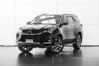 Toyota Fortuner 2.8 Legender 2WD สีขาว-ดำ ปี 2021 (รหัส 135V15)