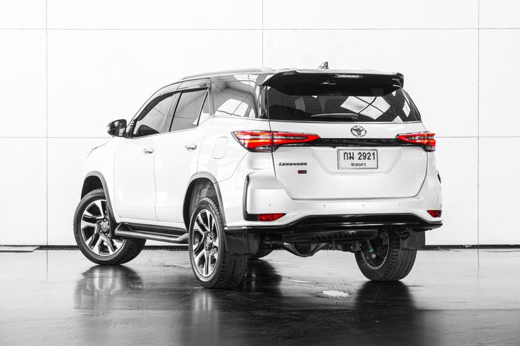 Toyota Fortuner 2021 2.4 Legender Black Top Utility-car ดีเซล ไม่ติดแก๊ส เกียร์อัตโนมัติ ขาว รูปที่ 4
