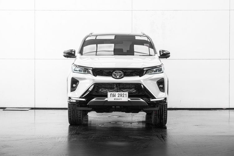 Toyota Fortuner 2021 2.4 Legender Black Top Utility-car ดีเซล ไม่ติดแก๊ส เกียร์อัตโนมัติ ขาว รูปที่ 3