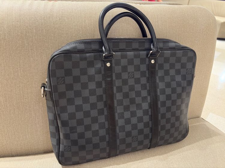 กระเป๋า าะพาย LV