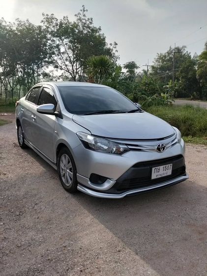 รถ Toyota Vios 1.5 E สี บรอนซ์เงิน