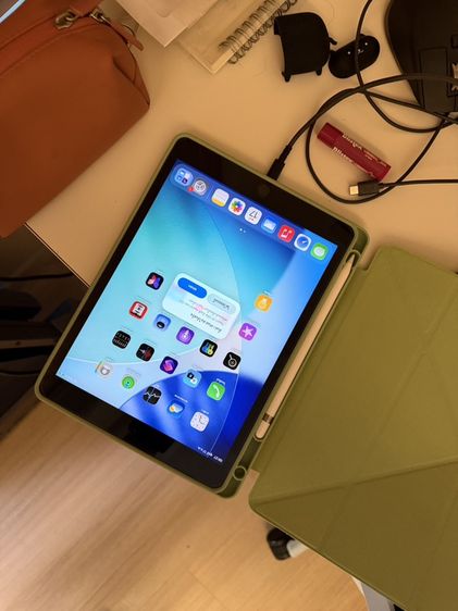 Apple 64 GB ขาย iPad (9th Gen) Wi-Fi 64GB สี Silver ปากกา  เคส