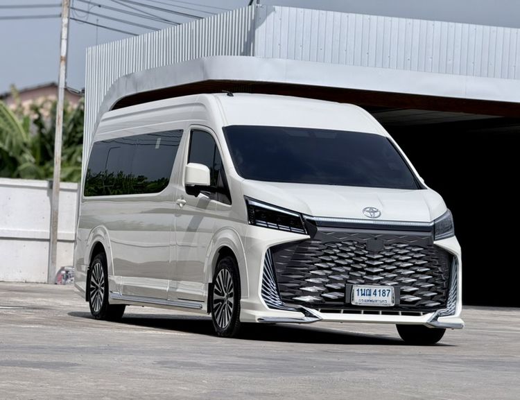 รถ Toyota Commuter 2.8 High Roof สี ขาว