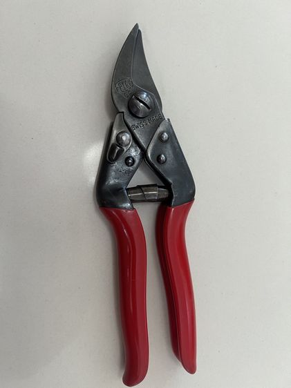 กรรไกรตัดกิ่งไม้  Felco cp made ln Swiss