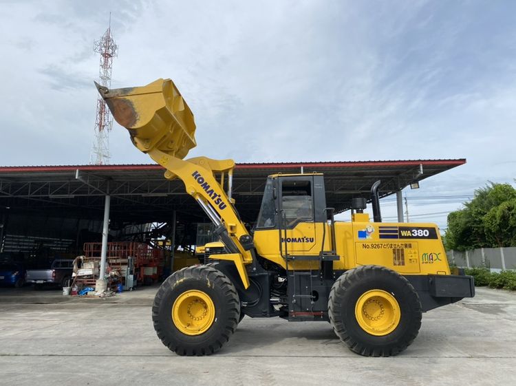 รถตักล้อยาง KOMATSU รุ่น  WA380-3 บุ้งกี๋ 3 คิว ยกสูง 3.9 ม. รถเก่านอกนำเข้า