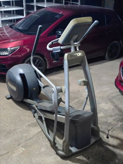 PRECOR EFX556i ELIPTICAL TRAINER
