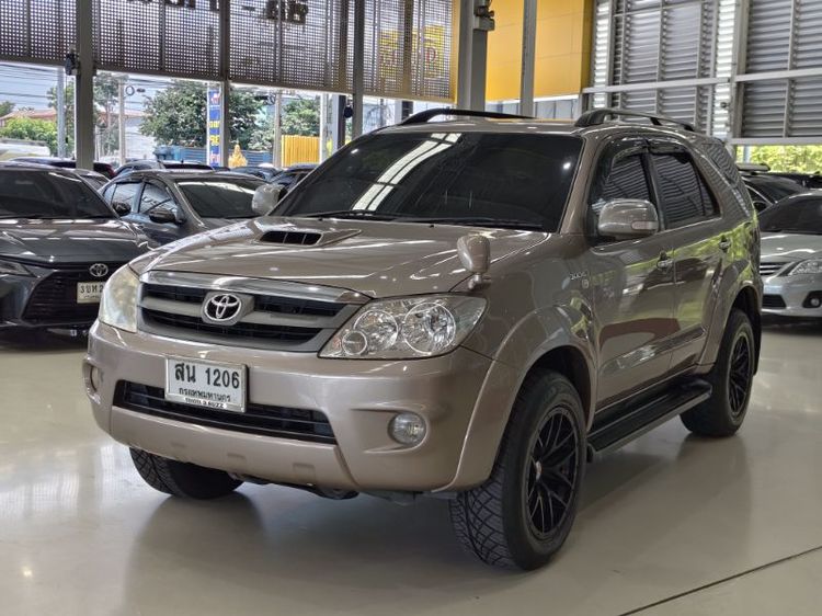 Toyota Fortuner 2006 3.0 V 4WD Utility-car ดีเซล เกียร์อัตโนมัติ บรอนซ์ทอง รูปที่ 3
