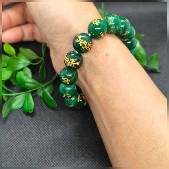 สร้อยข้อมือหินโมราสีเขียว12มิล (Green Agate) สลักลายมังกรทอง พลังมงคลคู่พูนทรัพย์ รูปที่ 3