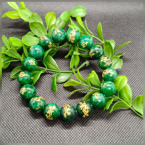 สร้อยข้อมือหินโมราสีเขียว12มิล (Green Agate) สลักลายมังกรทอง พลังมงคลคู่พูนทรัพย์ รูปที่ 2
