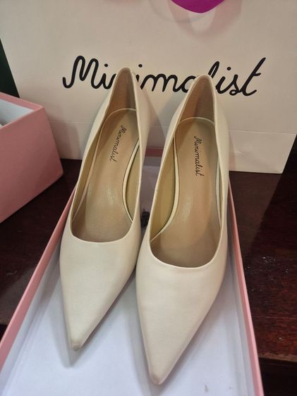 รองเท้า Minimalist Sandra White size 38 สูง 3 นิ้ว (หนังแกะ) ส่งต่อ 1,000฿ ค่ะ นัดรับ bts ลาดพร้าว หมอชิตได้ค่ะ