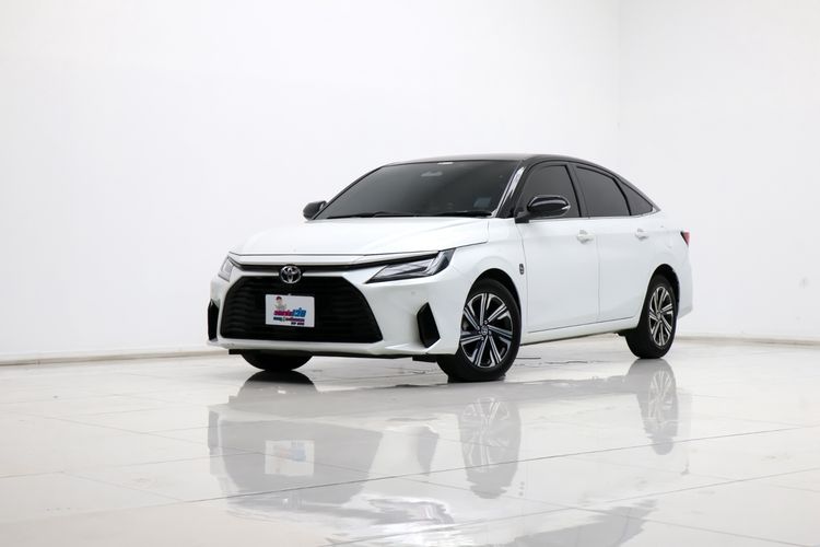 รถ Toyota Yaris ATIV 1.2 Premium Luxury สี ขาว