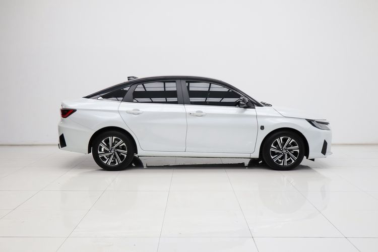 Toyota Yaris ATIV 2022 1.2 Premium Luxury Sedan เบนซิน ไม่ติดแก๊ส เกียร์อัตโนมัติ ขาว รูปที่ 3