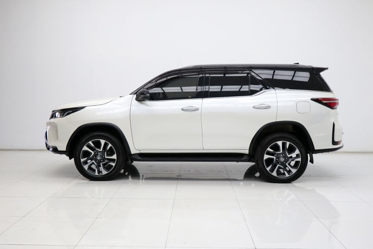 Toyota Fortuner 2021 2.4 Legender Utility-car ดีเซล ไม่ติดแก๊ส เกียร์อัตโนมัติ ขาว รูปที่ 4