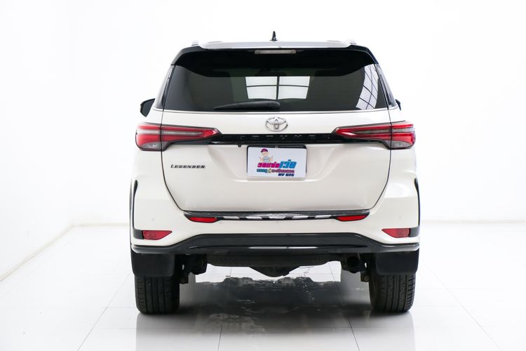รถ Toyota Fortuner 2.4 Legender สี ขาว